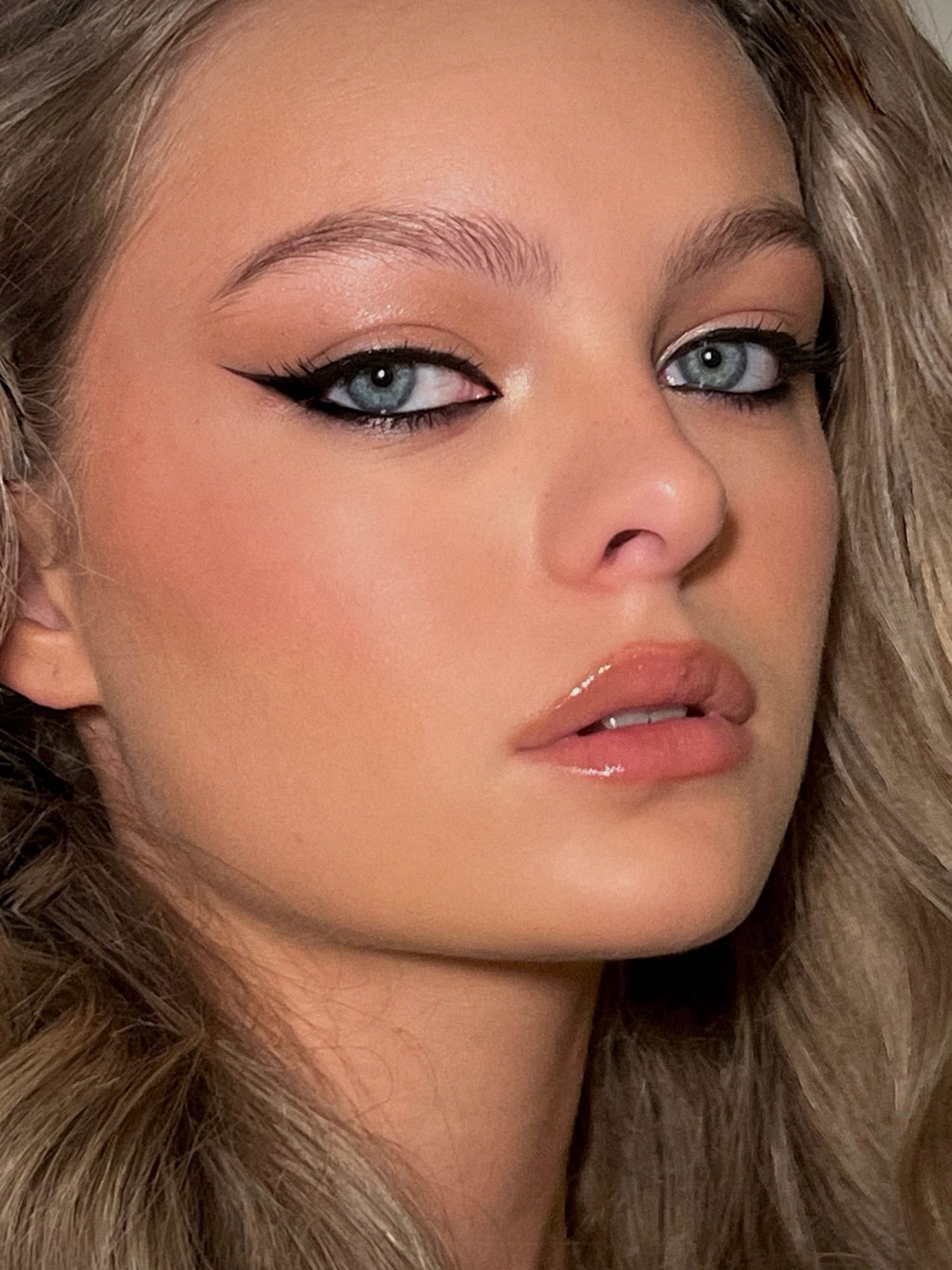Beauty — soft glam liner